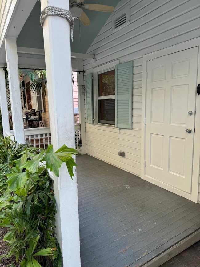 922 Eaton St, Unit 922C in Key West, FL - Foto de edificio - Building Photo