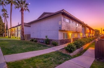 Dana3600 in Bakersfield, CA - Foto de edificio - Building Photo