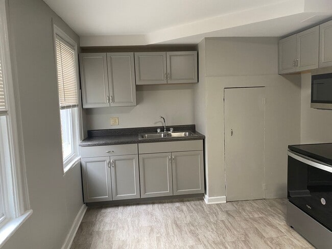 430 S Queen St in Lancaster, PA - Building Photo - Building Photo