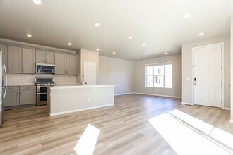 849 Tarragon Rd in Brighton, CO - Foto de edificio - Building Photo
