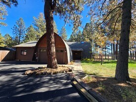 69210 Harness in Sisters, OR - Building Photo