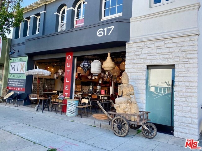 619 S La Brea Ave in Los Angeles, CA - Foto de edificio - Building Photo