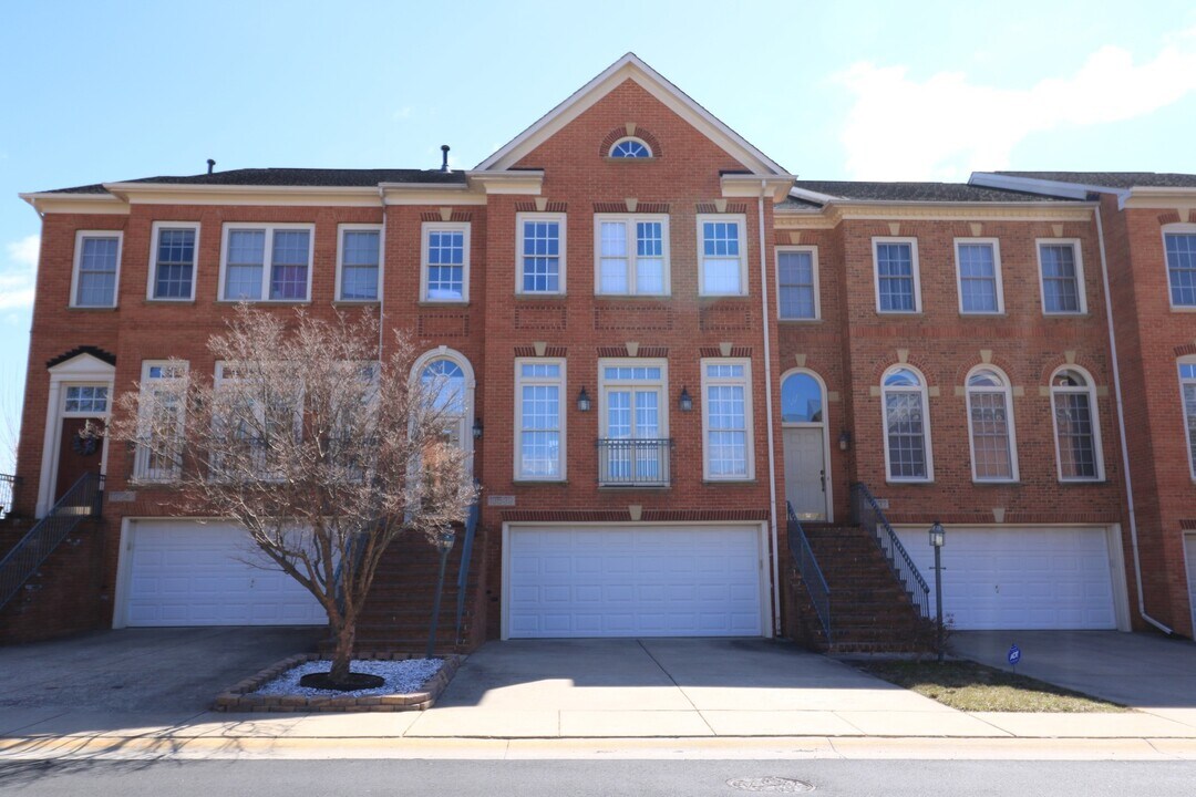 13539 Flowerfield Dr in Rockville, MD - Building Photo