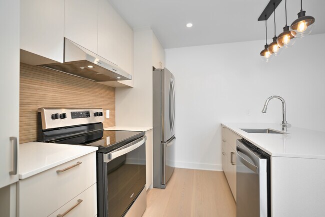 7070 Newman Boul in Montréal, QC - Building Photo - Building Photo