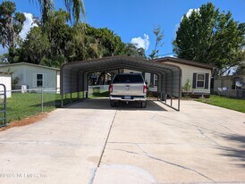 126 Magnolia Trail in Satsuma, FL - Building Photo