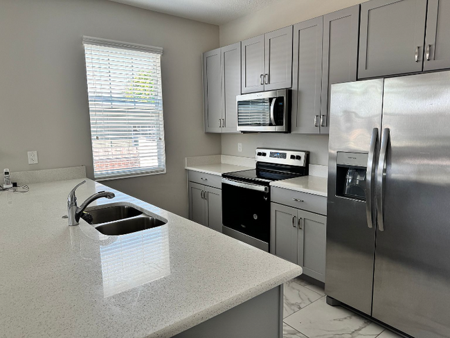property at 2325 W Walnut St