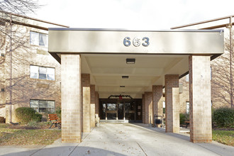 Warrenton Manor Apartments - 55 & Older in Warrenton, VA - Building Photo - Building Photo