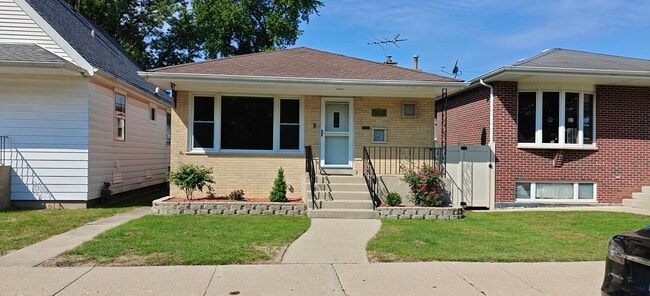 property at 10842 S Sacramento Ave