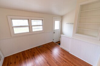 2 Bedroom House for Rent in London, Ontario * Chelsea Green with Fenced Yard in London, ON - Building Photo - Building Photo