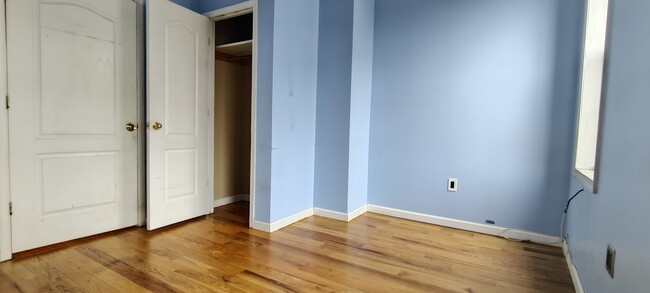 48 Menahan St in Brooklyn, NY - Building Photo - Building Photo