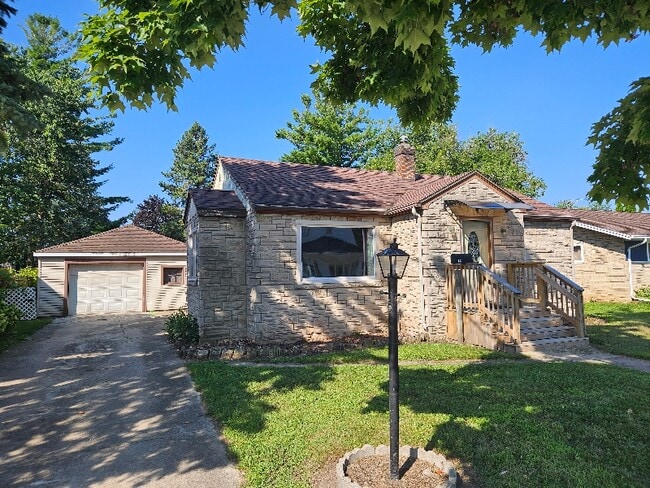 property at 137 N Washington St
