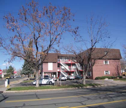 Hawthorne Plaza Apartments in Englewood, CO - Building Photo - Building Photo