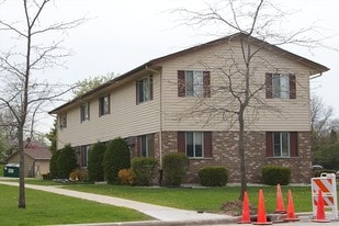 325-379 Meadowbrook Dr in Fredonia, WI - Building Photo