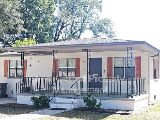 property at 913 W Hernandez St