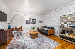 320 W 30th St in New York, NY - Building Photo