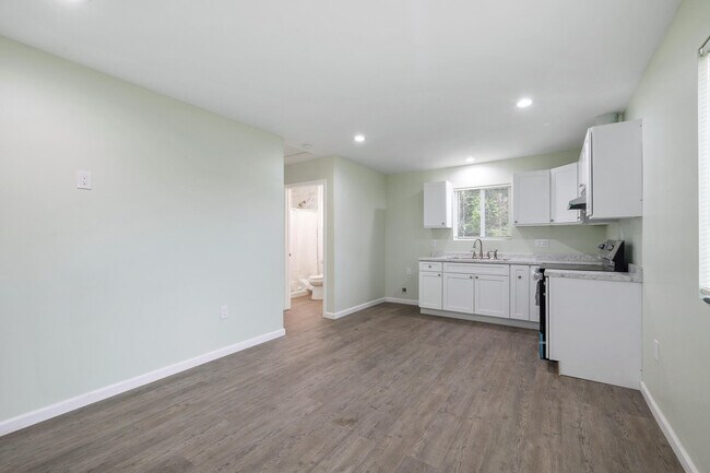 15452 Romar St in Mission Hills, CA - Building Photo - Building Photo