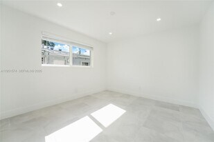 857 W 34th St in Hialeah, FL - Building Photo