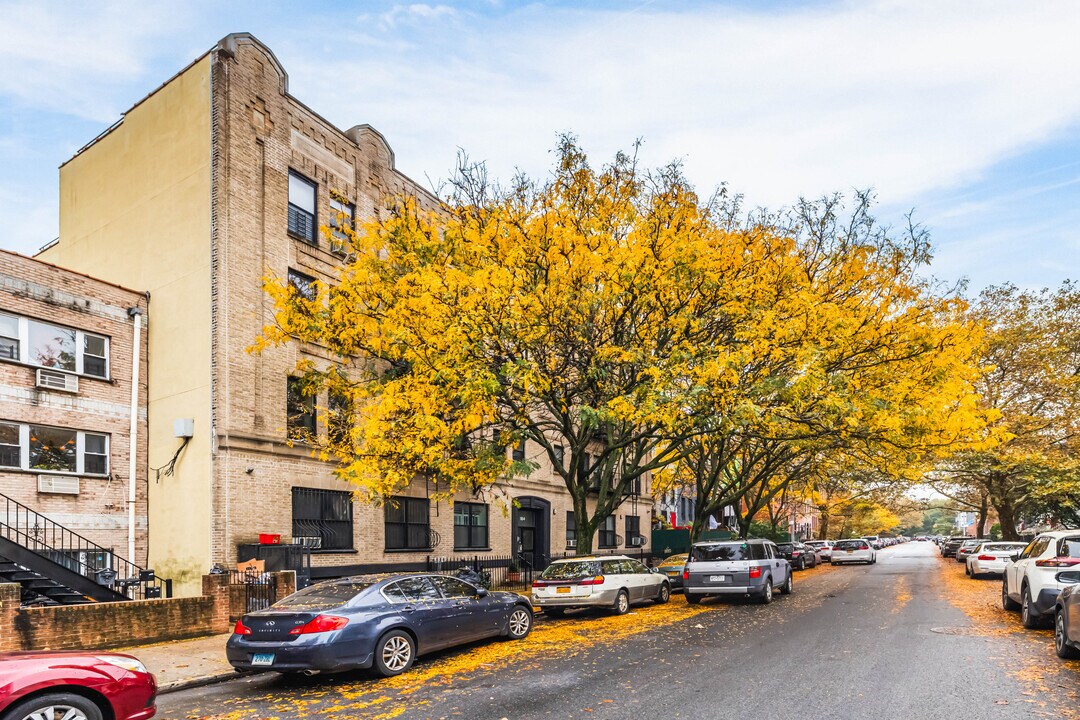 184 Monroe St in Brooklyn, NY - Foto de edificio