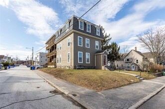 731 Summer St in Manchester, NH - Foto de edificio - Building Photo