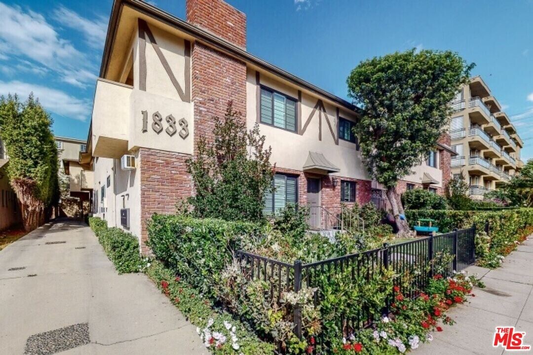 1833 Manning Ave in Los Angeles, CA - Building Photo