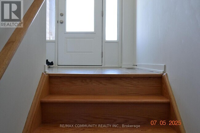 809 CONLIN RD Rd in Oshawa, ON - Building Photo - Building Photo