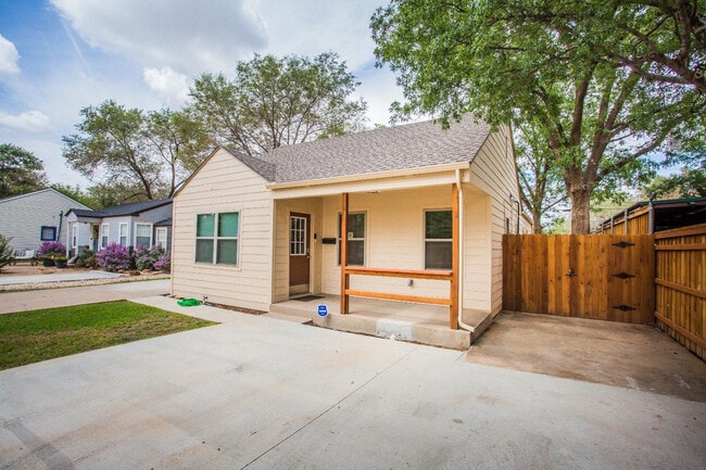 2418 23rd St in Lubbock, TX - Building Photo - Building Photo