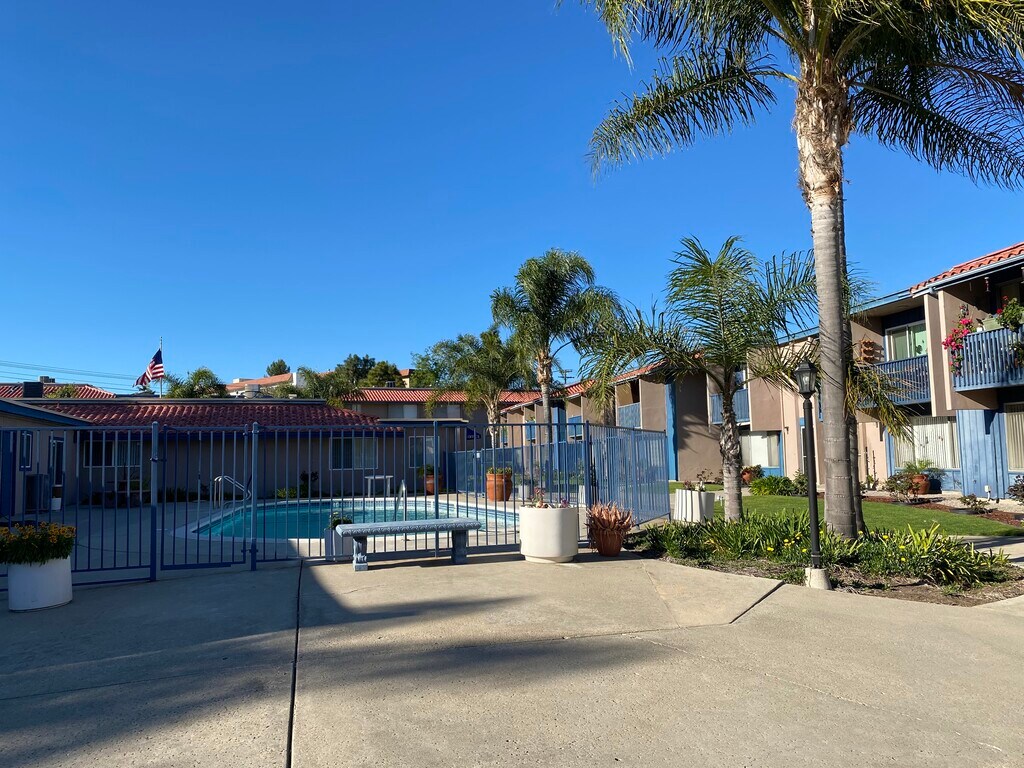 Lake Murray Villa Apartments in La Mesa, CA