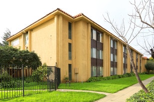 Bayview Apartments in San Mateo, CA - Building Photo