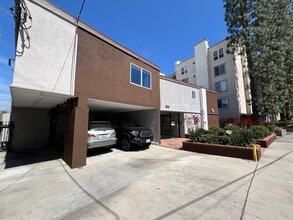 Arch Sunset Apartments in Studio City, CA - Foto de edificio - Building Photo
