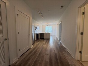 525 Parkway Dr in Hapeville, GA - Building Photo - Building Photo