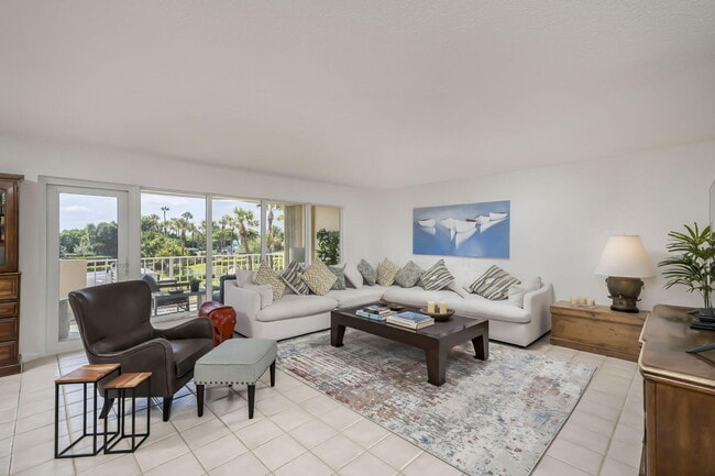 4301 N Ocean Blvd in Boca Raton, FL - Building Photo - Building Photo