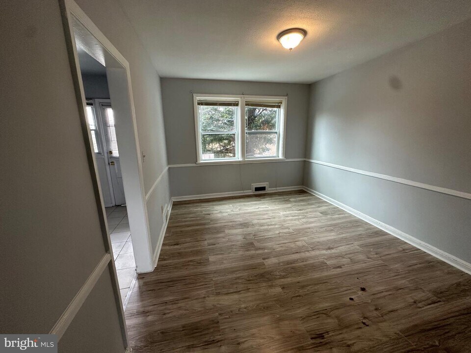 1239 Walters Ave Photo