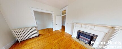 1822 Beacon St, Unit 2 in Brookline, MA - Foto de edificio - Building Photo
