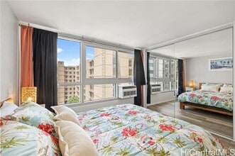 2421 Tusitala St in Honolulu, HI - Building Photo - Building Photo