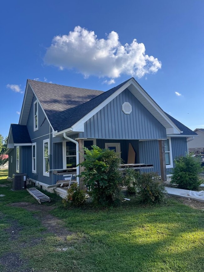 703 NE 1st St in Atkins, AR - Building Photo - Building Photo