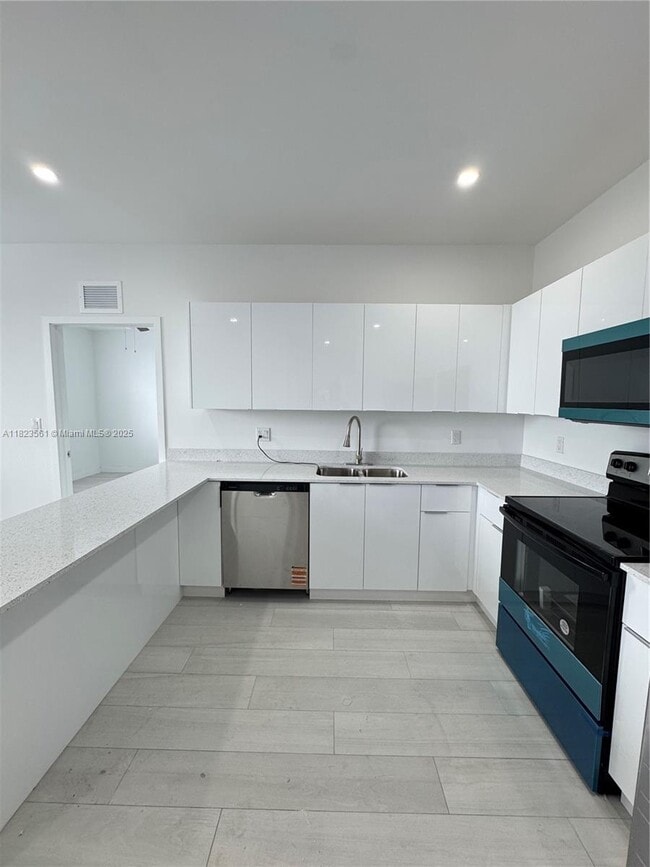 909 E 24th St in Hialeah, FL - Building Photo - Building Photo