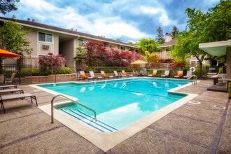 Greendale Apartments - Fully Renovated in Mountain View, CA - Foto de edificio - Building Photo