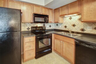 310 Stonewall Creek Dr in Dardenne Prairie, MO - Building Photo - Building Photo