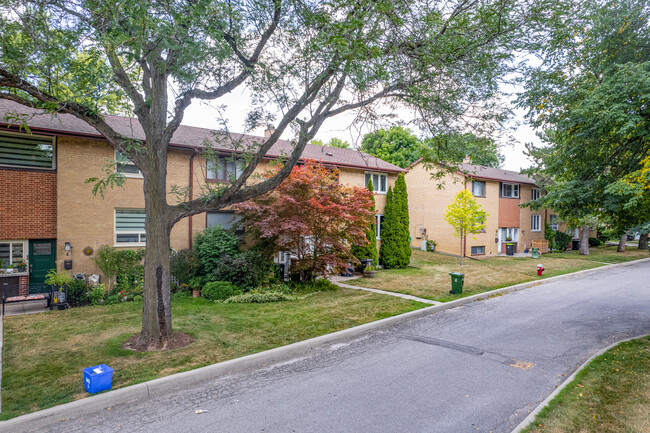 80 Barber Greene Rd in Toronto, ON - Building Photo - Building Photo