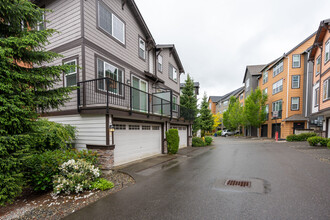 Villas At Mondavio in Redmond, WA - Building Photo - Building Photo