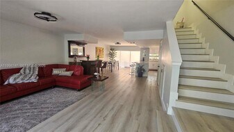 16446 NE 27th Pl in Aventura, FL - Building Photo