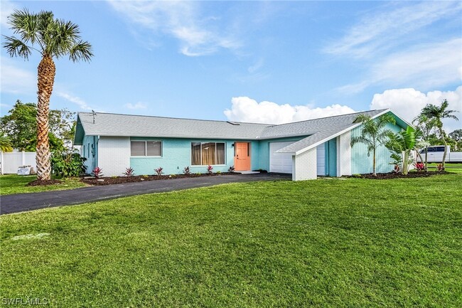 15699 Candle Dr in Ft. Myers, FL - Foto de edificio - Building Photo