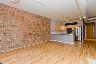 520 W Huron St in Chicago, IL - Building Photo - Building Photo
