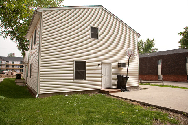 105 E Locust St, Unit 2 in Normal, IL - Building Photo - Building Photo