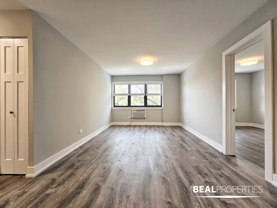 445 W Barry Ave in Chicago, IL - Building Photo