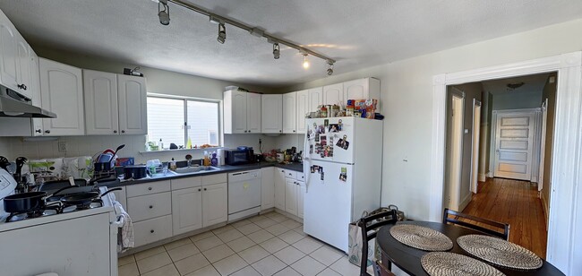 103 Marion St, Unit 3 in Somerville, MA - Building Photo - Building Photo