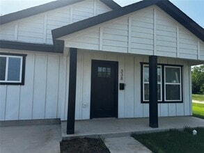 338 S 3rd St in Jacksboro, TX - Building Photo - Building Photo