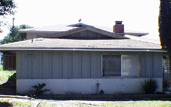 3485 21st St in Highland, CA - Foto de edificio