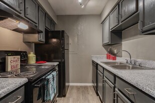 Oakmont Apartment Homes in Arlington, TX - Building Photo