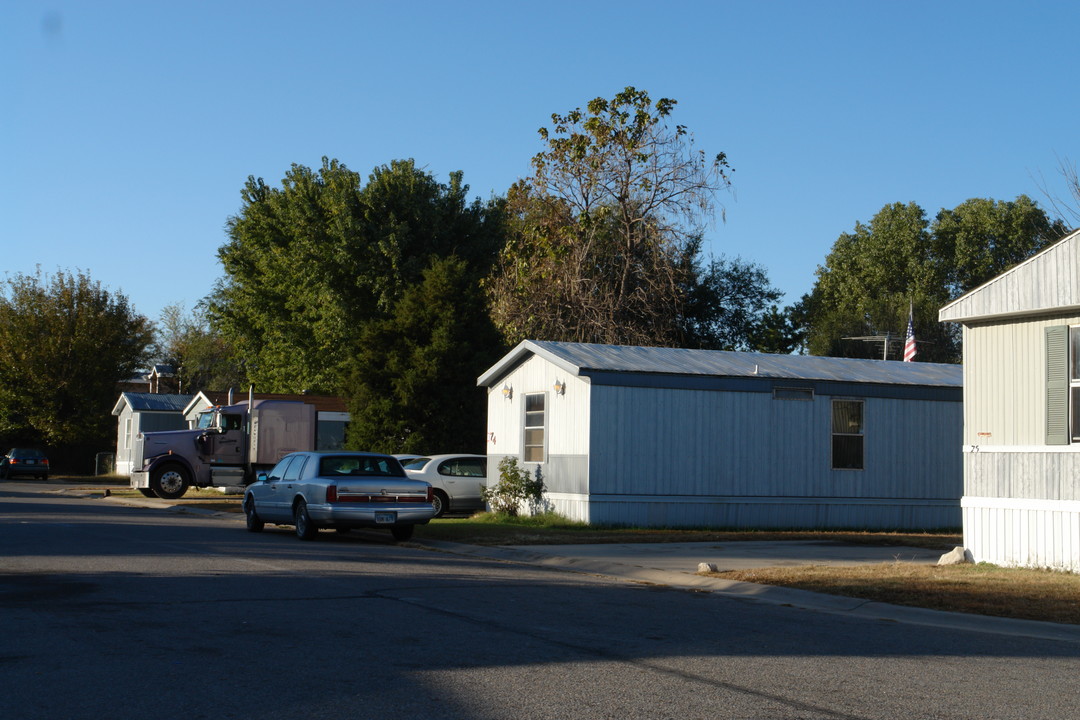Willowwood in Wichita, KS - Foto de edificio